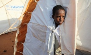 Un niño somalí, en el campo de refugiados de Ifo, en Dadaab, Kenia, en una imagen de archivo tomada en septiembre de 2009. Foto: B. Heger / UNHCR
