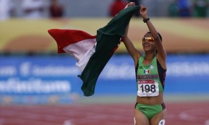 La mexicana Marisol Romero, tras ganar la medalla de oro en la carrera de 5.000 metros de los Juegos Panamericanos 2011, en el Estadio de Atletismo de Guadalajara, México. Foto: Mario Castillo / Efe