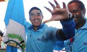 Sergio Sánchez celebra la primera medalla de oro para Guatemala en los Juegos Panamericanos. Foto: Fernando López R. / Prensa Libre