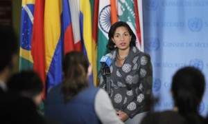 La representante permanente de EE UU ante la ONU, Susan E. Rice, momentos después de que el Consejo de Seguridad autorizara en Nueva York (EE.UU.) el fin de la operación aérea de la OTAN en Libia, al tiempo que levantaba el embargo de armas y de activos que decretó hace meses contra el régimen de Muamar al Gadafi. Foto: Eskinder Debebe / ONU / Efe