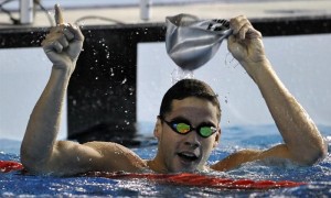 El brasileño Thiago Pereira, tras ganar la medalla de oro en la final de los 200 metros dorso. Foto: Alejandro Bolívar / Efe