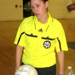 En la persona de la réferi Niquita Amirkhanian, saludamos a las féminas que se dedican a dirigir partidos de indoor soccer. En la foto la bella Niquita en la liga “Centro Sur La Original " de Saúl Varela. Para ella y sus colegas un Feliz 2012 En la persona de la réferi Niquita Amirkhanian, saludamos a las féminas que se dedican a dirigir partidos de indoor soccer. En la foto la bella Niquita en la liga “Centro Sur La Original " de Saúl Varela. Para ella y sus colegas un Feliz 2012