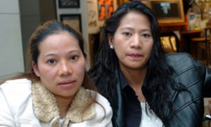 Las niñeras Richlyn Tongson (izquierda) y Magdalene Gordo denunciaron en 2009 maltrato laboral por parte de su empleadora, la exdiputada Rubi Dhalla. Foto: Toronto Star