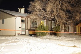 Cuatro personas, dos mujeres y dos niñas, murieron a causa de un incendio que se desató en su vivienda de Winnipeg. El único superviviente es un bebé de seis meses, que permanece ingresado en el hospital en estado crítico. (Foto: Stephen Ripley/QMI Agency)