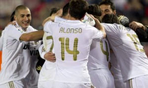 Los jugadores del Real Madrid celebran uno de sus goles ante el Mallorca. Foto: Efe