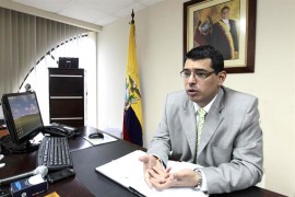 QUITO (ECUADOR).- El secretario ecuatoriano del Migrante, Francisco Hagó, habla en una entrevista con Efe este jueves en Quito. Hagó señaló que el Gobierno de Ecuador reforzará sus políticas de "retorno digno" en favor de los emigrantes que quieran volver, incluso con sus menajes de casa y materiales de trabajo para emprender negocios en el país.