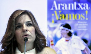 La extenista española Arantxa Sánchez Vicario, durante la presentación de su polémico libro de memorias, "¡Vamos! Memoria de una lucha, una vida y una mujer", en el que denuncia la gestión que su familia ha hecho de las ganancias que obtuvo durante su exitosa carrera tenística. Foto: Alberto Estévez / Efe