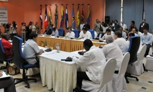 Los cancilleres del Consejo Político de la Alianza Bolivariana de los pueblos de América (ALBA), reunidos el pasado 15 de febrero en La Habana (Cuba). El canciller cubano, Bruno Rodríguez, manifestó la intención de Cuba de asistir a la VI Cumbre de las Américas en caso de ser invitada, aunque reiteró que el país no regresará a la Organización de Estados Americanos (OEA) ni le interesa tener relación alguna con ese organismo. Foto: Efe