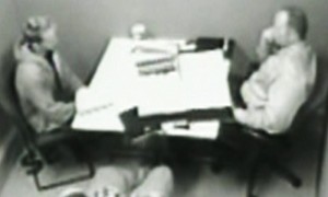 Imagen del vídeo del interrogatorio policial al que fue sometido Dustin Paxton tras su detención en Edmonton, en agosto de 2010