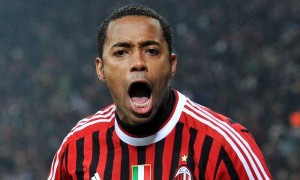El jugador brasileño del AC Milán Robinho celebra el 3-0 ante el Arsenal, durante el partido de ida de octavos de final de la Liga de Campeones, disputado en el estadio Giuseppe Meazza de Milán, Italia. Foto: Daniel Dal Zennaro / Efe