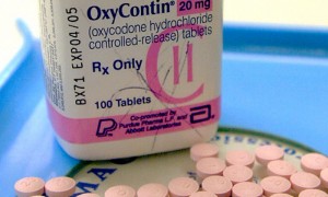 La oxicodona es un analgésico opioide, efectivo por vía oral, muy potente y potencialmente adictivo