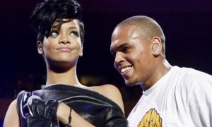 Rihanna y Chris Brown, durante una actuación en 2008