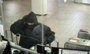 El sospechoso, captado por las cámaras de seguridad de la estación de Dupont en uno de sus anteriores atracos. Foto: Policía de Toronto