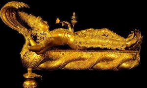 Una de las piezas del tesoro del templo de Padmanabhaswamy, en la India