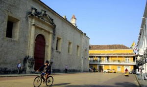 CARTAGENA DE INDIAS (COLOMBIA).- Vista de la Plaza de la Proclamación de Cartagena de Indias (Colombia). La ciudad se convertirá los días 14 y 15 de abril en la puerta de las Américas durante una cumbre a la que están convocados los gobernantes de 34 países, todos los del continente salvo Cuba, para lo que ya se han dispuesto fuertes medidas de seguridad.