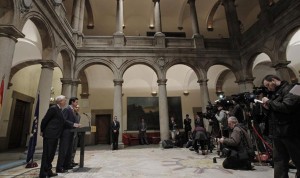 MADRID.- El Ministro de Asuntos Exteriores, José Manuel García Margallo, y el de Industria, José Manuel Soria, este lunes en Madrid durante su comparecencia ante la prensa en la que condenaron la decisión "arbitraria" de las autoridades argentinas de intervenir YPF y anunciaron que el Gobierno que adoptará las decisiones que considere convenientes en defensa de los intereses de Repsol y de todas las empresas españolas en el exterior.
