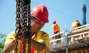 El Gobierno abrirá las puertas para que empresarios contraten a más bajos salarios trabajadores temporales extranjeros, lo que para muchos generará una caída en los ingresos de los canadienses, porque nadie va querer pagar más que esto.