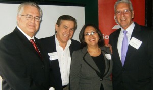 José Zlatar, Cesar Sanguinetti y Cesar Traverso, presidente y directores de PCCC, junto a Fabiola Sicard, directora de Multicultural Banking en Scotiabank.