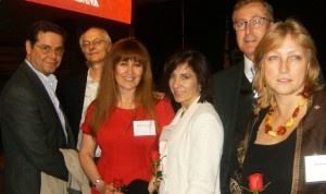Antonio de Santiago, Mark Krawczynski y Maria Dolores González, del Club Hispano, Sonsoles Montero y Francisco de Pascual, cónsul de España, junto a su mujer Natalia.