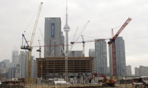 Ante el auge de la construcción de condominios en ciudades como Toronto, el NDP cree que se deben dar herramientas legales a los propietarios, para que se defiendan cuando las constructoras no cumplen con lo prometido.