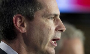 El Premier de Ontario, Dalton McGuinty está buscando que otras provincias del país realicen los mismos recortes a los salarios de médicos y especialistas, pero solo BC apoya el proyecto por ahora.
