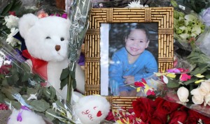 Familiares y amigos recordaron a la pequeña Katelynn Sampson, quien murió por los golpes que le dieron sus padres sustitutos.