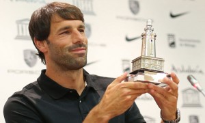 MÁLAGA.- El delantero holandés del Málaga, Ruud Van Nistelroy, durante la rueda de prensa en la que anunció su retirada del fútbol este 14 de mayo, en el estadio de la Rosaleda en Málaga.