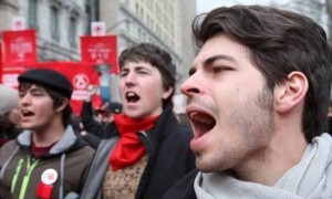 Estudiantes iniciaron los preparativos para las siguientes marchas, minutos después de la votación que determinó que no le caminan al acuerdo con el Gobierno.