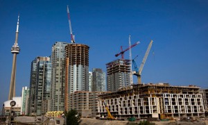 La construcción de nuevos condominios seguirá creciendo en la ciudad, porque para la gente resulta más barato comprar un nuevo apartamento que una casa usada que vale más del doble.