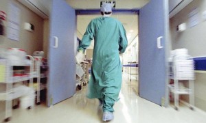 El enfrentamiento entre médicos el Gobierno de Ontario podría dejar a la región sin muchos especialistas que amenazaron con irse