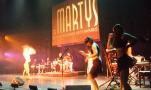 El escenario del Living Arts Centre se iluminó con samba y capoeira.