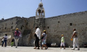 "Belén, su Ciudad Vieja y sus iglesias fueron víctimas de ataques militares israelíes deliberados en 1977 y nuevamente entre 2001 y 2002", señalaron las autoridades palestinas en una carta abierta al Comité.