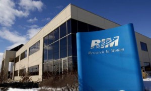 Las acciones de RIM perdían casi un cuatro por ciento dos horas después de la apertura de la Bolsa de Toronto, la más importante de Canadá, cuando cotizaban a 10,53 dólares canadienses por acción.