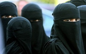 Según un líder religioso musulmán en Toronto, las mujeres de Canadá se deben vestir igual que a Las musulmanas porque ellas mismas son las culpables de los ataques sexuales y el gobierno debería exigirles que se tapen.