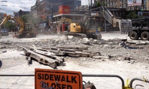 Luego de tres semanas de arduos trabajos es una importante intercepción del centro de Toronto, poco a poco todo esta volviendo a la normalidad.