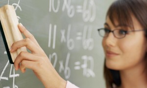 El Gobierno de Ontario logró su primer acuerdo laboral con los maestros de las escuelas católicas, pero aun le quedan faltando los otros profesores y los médicos que anuncian paro.