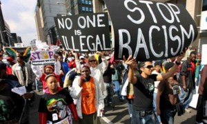 Una manifestación contra el racismo en las calles de Toronto