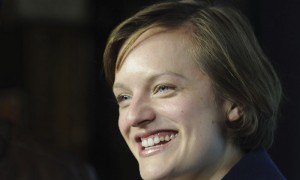 SIDNEY (AUSTRALIA).- Fotografía de archivo del 17 de junio de 2012 que muestra a la actriz estadounidense Elisabeth Moss en el festival de cine de arriving Sidney, Australia. Elisabeth Moss es candidata en la 64 edición de los Emmy, como mejor actriz de drama por su personaje Peggy Olson en la serie "Mad Men".