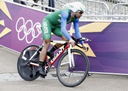 LONDRES (REINO UNIDO).- El ciclista brasileño Magno Prado Nazaret durante su participación en la prueba contrarreloj de los Juegos Olímpicos de Londres 2012, este miércoles 1 de agosto en las calles de la capital británica.
