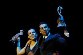 BUENOS AIRES (ARGENTINA). - Los bailarines argentinos Facundo de la Cruz Gómez Palavecino (d) y Paola Florencia Sanz (i) celebran este lunes 27 de agosto de 2012, tras ganar la décima edición del Mundial de Tango de Buenos Aires en la categoría "salón", en la antesala de la final del baile de "escenario" que se disputará este martes, en Buenos Aires