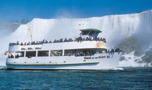 Los restos humanos fueron descubiertos por turistas a bordo del Maid of the Mist.