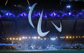 LONDRES (REINO UNIDO).- El símbolo de los juegos Paralímpicos es visto durante la ceremonia de clausura de los Juegos Paralímpicos Londres 2012 este domingo 9 de septiembre de 2012, en el Estadio Olímpico de Londres (Reino Unido).