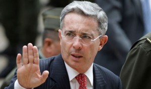 "El crimen es mutante y reaparecerá pidiendo las mismas condiciones de negociación que se les dieron antes a otros grupos", dijo Uribe.