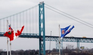Actualmente, el Ambassador Bridge es el único que une Windsor (Canadá) con Detroit (EE.UU.).