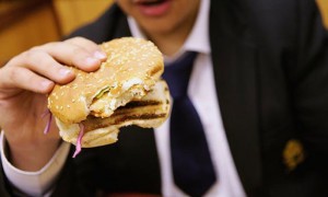Cerca de un tercio de los niños de cinco a 17 hasta 1,6 millones juventud en Canadá - tienen sobrepeso o son obesos, según un reciente informe de Estadísticas Canadá.