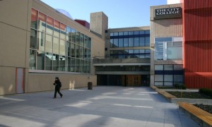 La fachada del centro de enseñanza.
