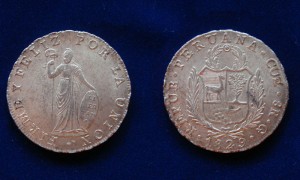 Dos monedas de plata peruana.