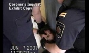 Smith tenía 19 años cuando murió el 19 de octubre de 2007, mientras estaba presa en la Institución para Mujeres Grand Valley, en Kitchener.