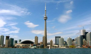 En Toronto se proyecta tener 44 edificios más altos de 150 metros en 2015, según un informe del Consejo de Edificios Altos y Hábitat Urbano (CTBUH).