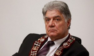 El alcalde de London, Joe Fontana.